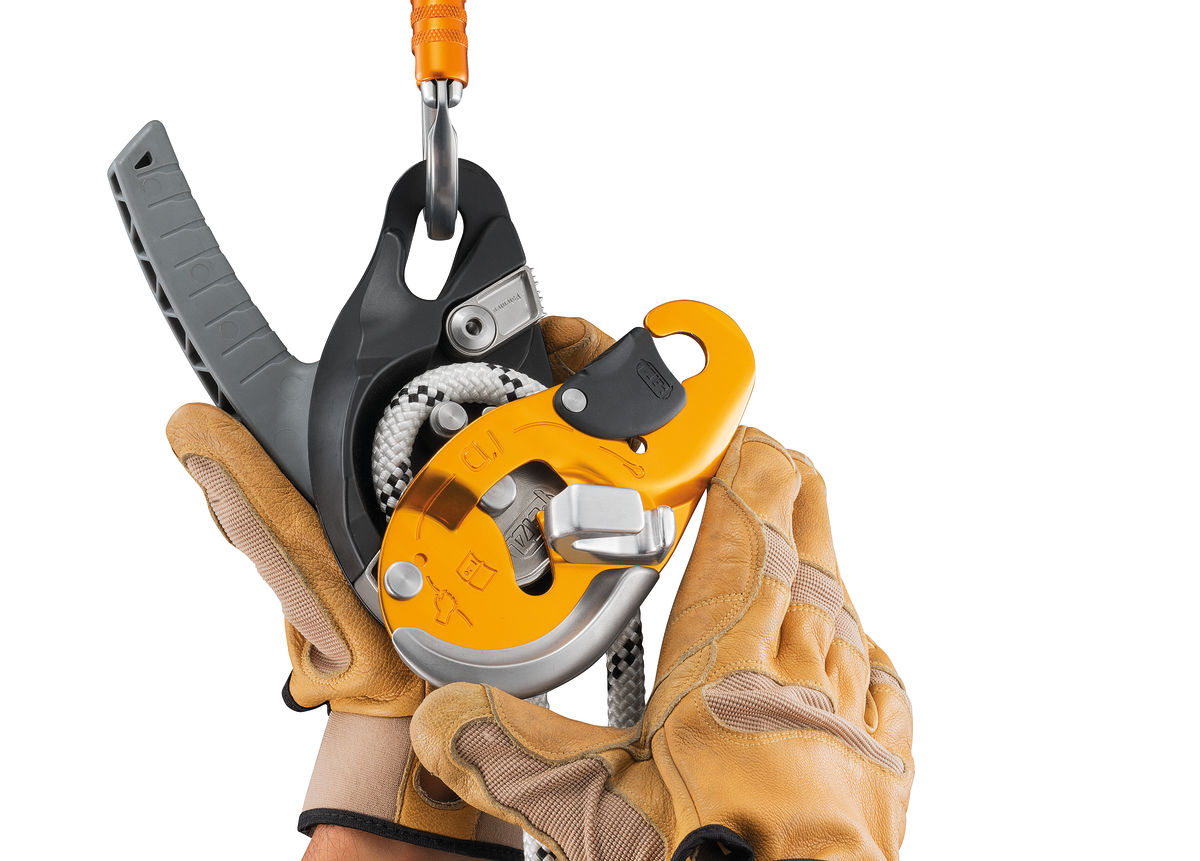 I'D® EVAC, Descensor autofrenante con función antipánico para las evacuaciones desde el anclaje - Petzl España