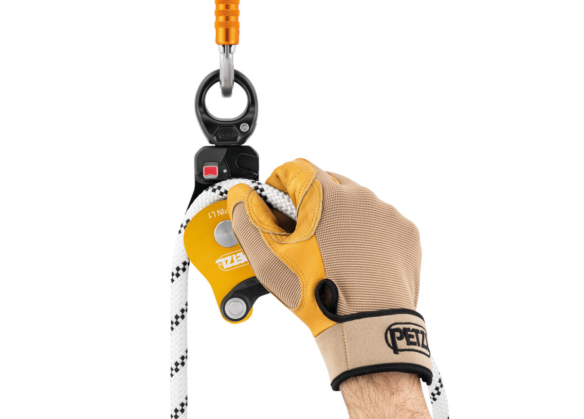 SPIN L1, Very high efficiency single pulley with swivel - Petzl USA