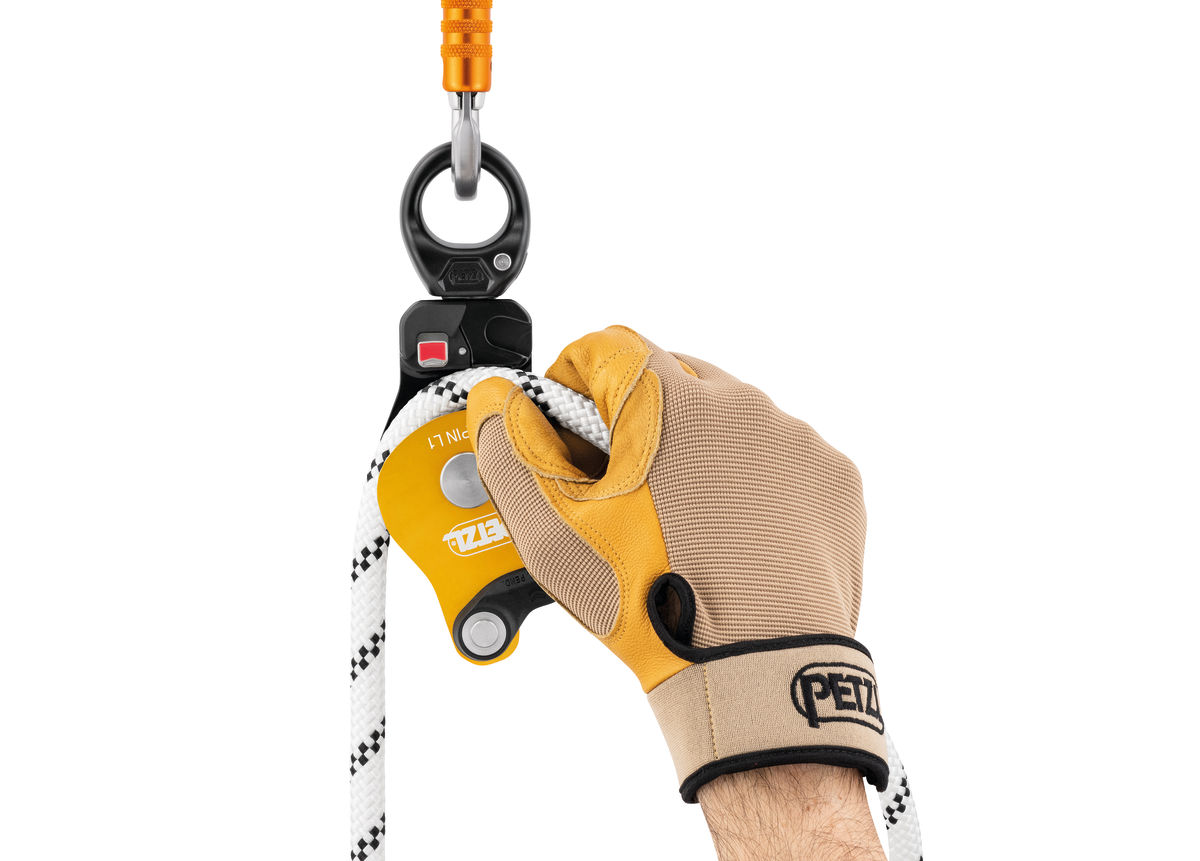 PETZL スピン SPIN L1, Very high efficiency single pulley with swivel - Petzl USA