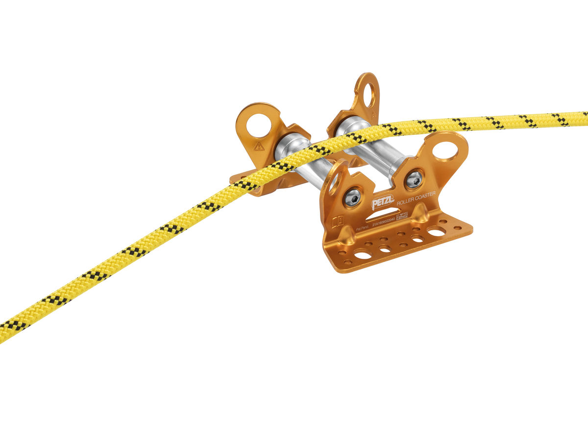 ROLLER COASTER, Reversible rope protector on bearings for a moving