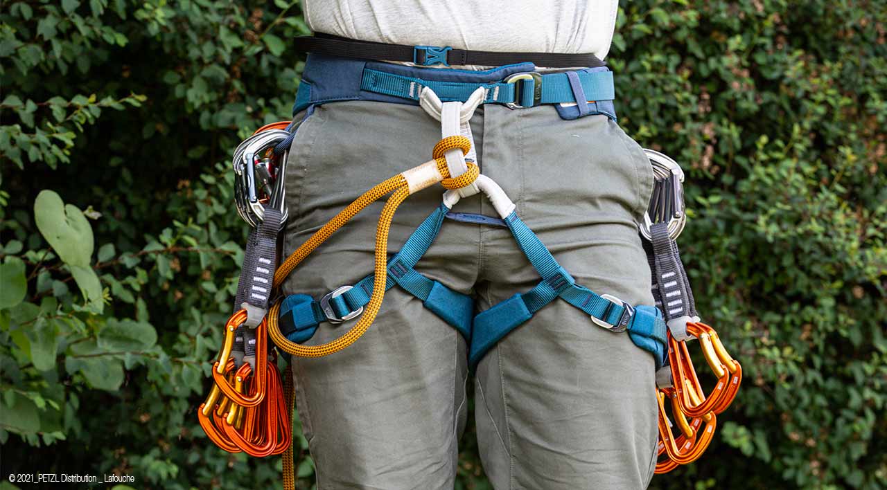 Especial de escalada: como enganchar una bolsa de magnesio directamente a  tu arnés