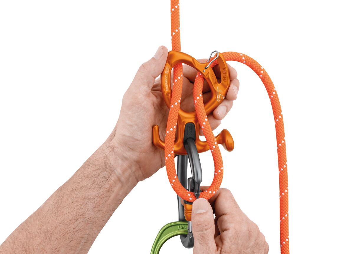 yates ラペリングハーネス　PETZL ピラナ　ウィリアム PIRANA GUIDE, Adjustable friction descender with spur and locking