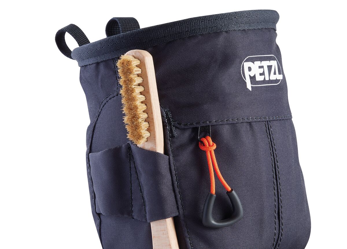 SAKAPOCHE, Ergonomic chalk bag with pocket - Petzl Denmark