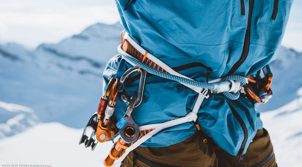 Ultralight harnesses for mountaineering and skiing- Europe – Blue