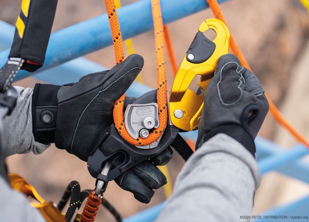RIG®, Compact descender for rope access work, designed for expert