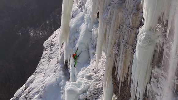 Videos - Petzl Extreme ice climbing - Cascade de l'Oule, France (V+, 5+) -  Petzl USA