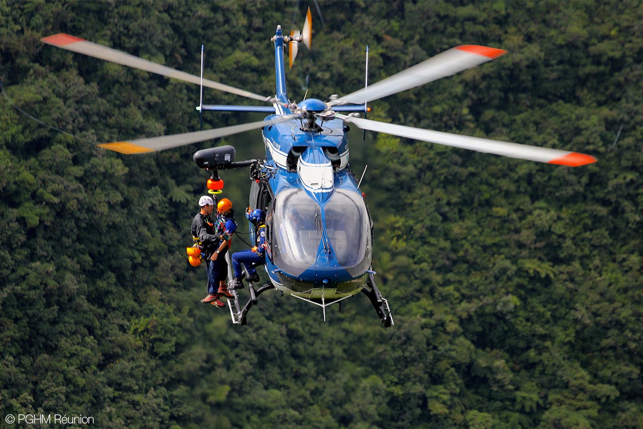 Videos - Petzl Rescue Operations – Helicopter Rescue, Switzerland - Episode  1 - Petzl Luxembourg