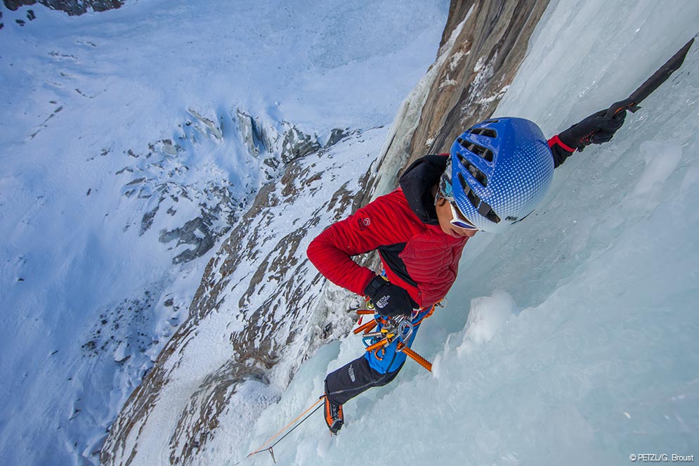 News - Petzl Hee Yong Park, una sessione di ghiaccio e misto sul ghiacciaio  di Argentière - Petzl Other