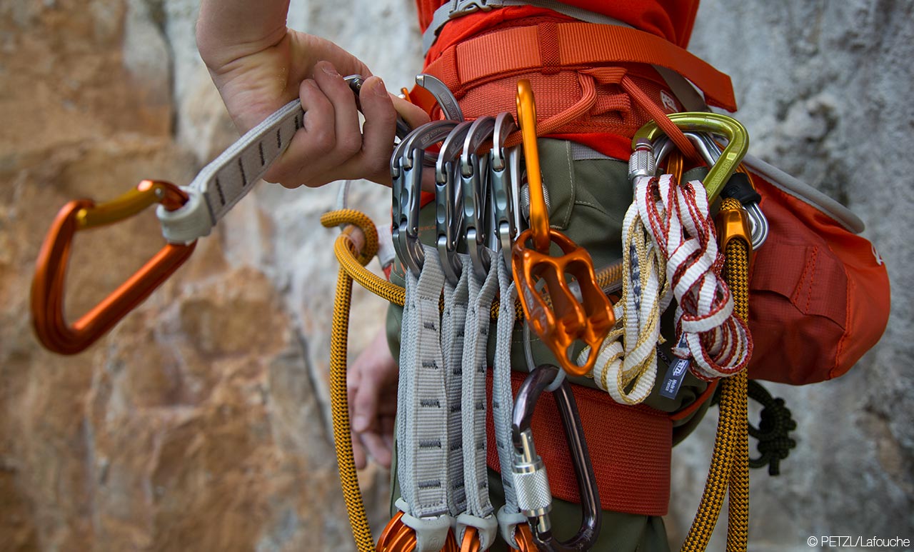 News - Petzl Le matériel de base pour l'escalade grande voie - Petzl France