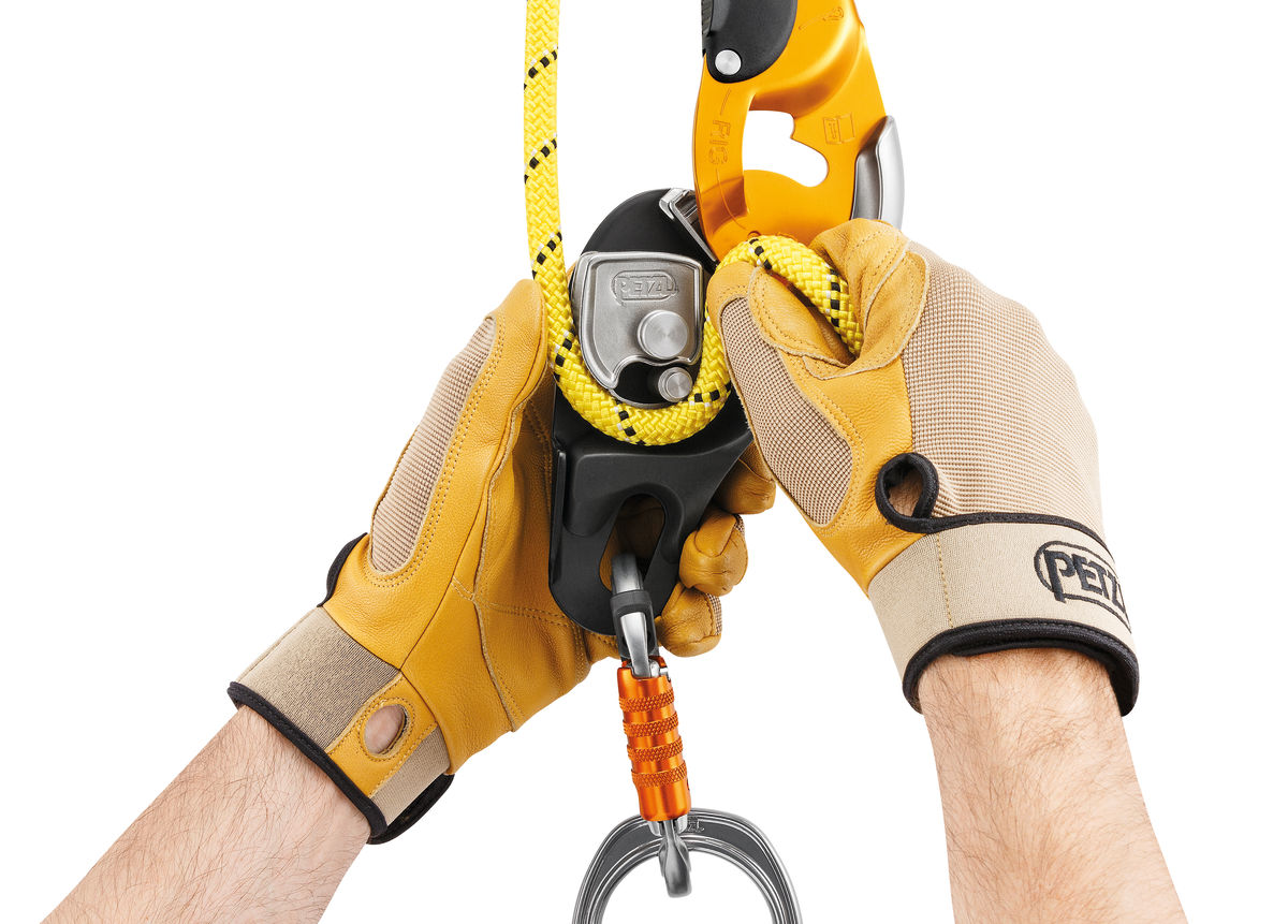 RIG®, Compact self-braking descender for rope access, designed for 